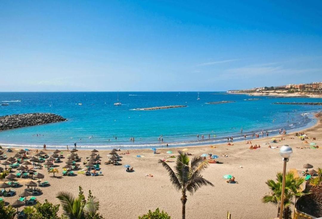 Dream View, Cristianos