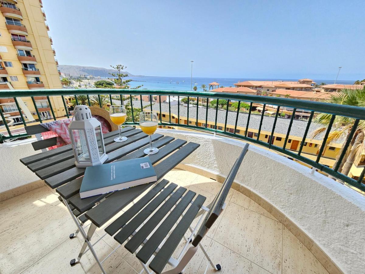 Dream View, Cristianos
