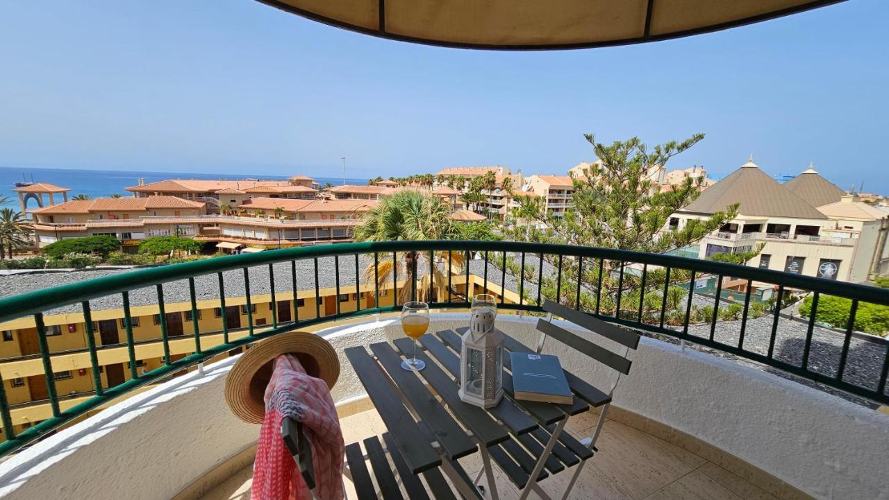 Dream View, Cristianos *
