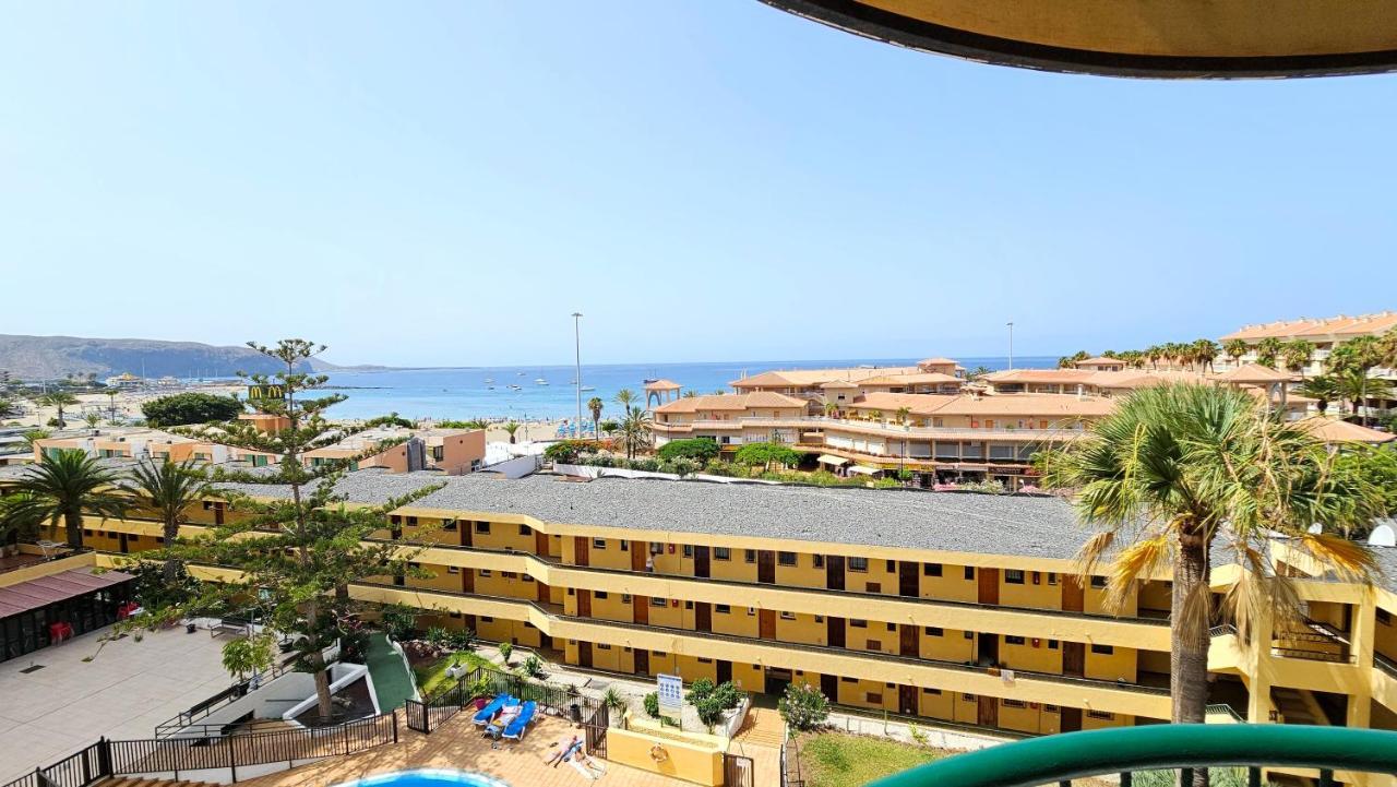 Dream View, Cristianos